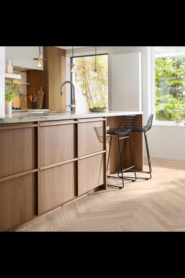 Замковая ПВХ плитка Blackjack Oak 22210 (630*126*6 мм) — купить в Тамбове